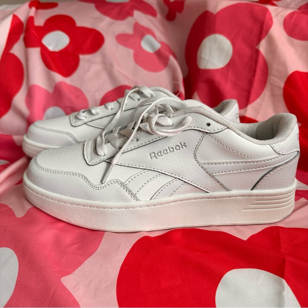 Reebok Classic White Sneakers W 9 Brand New